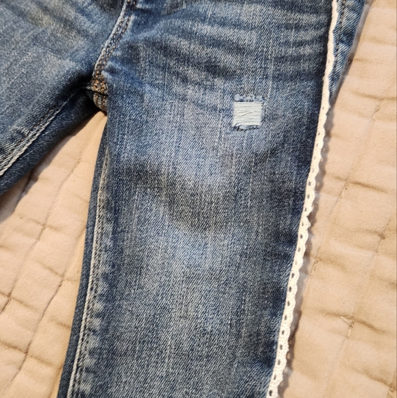 Toddler girl jeans with eyelet trim - Picture 2 of 4